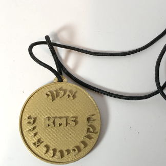 עבור תמונה כללית של המוצר באתר: מדליית זהב תלת ממדית מפלסטיק עם שרוך, מותאמת אישית עם הקדשה ותמונה לפי דרישת הלקוח.